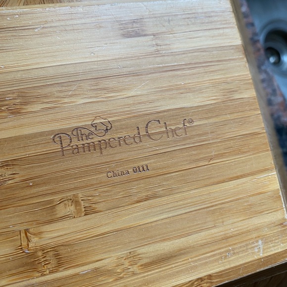 Vintage square stackable Pampered Chef Salad bowls with tongs - Picture 3 of 4